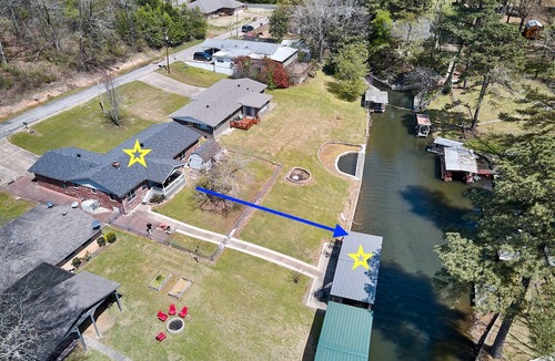 Lakeland House | Cozy Updated Lakefront Home