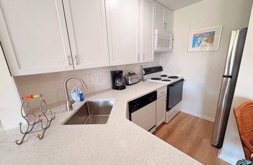 Holiday Isle Condo | Cozy Updated Studio | Prime Resort Location