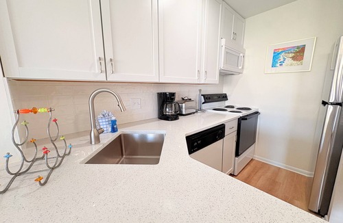 Holiday Isle Condo | Cozy Updated Studio | Prime Resort Location
