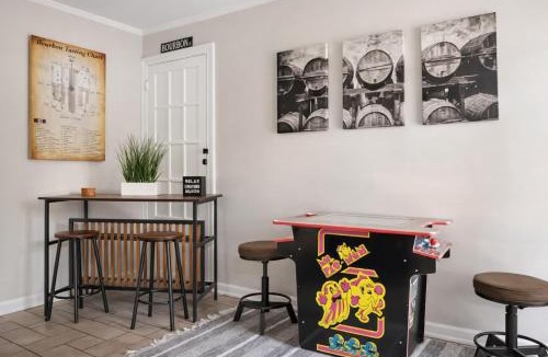 Bonnycastle Apartment | Cozy & Updated Unit in the Heart of the Highlands
