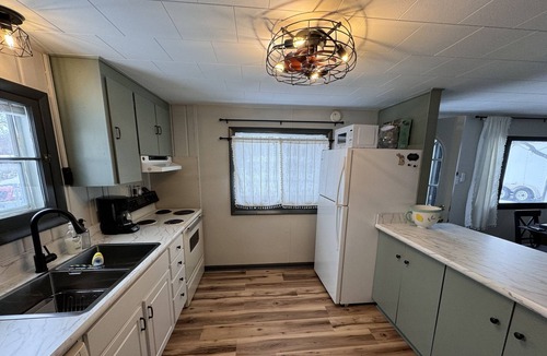 St. Helen House | Cozy updated cabin close to ORV trails and blocks from the beach!!