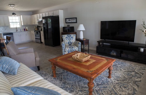 Eatonton Cottage | Cozy updated waterfront cottage/duplex on Lake Oconee.