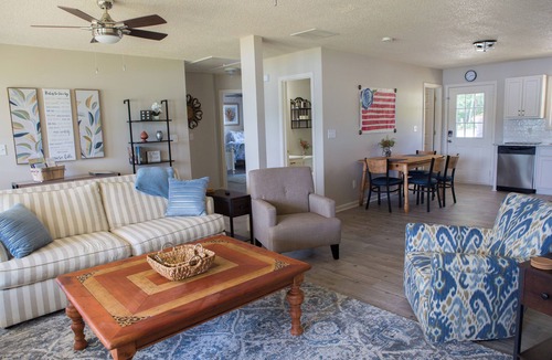 Eatonton Cottage | Cozy updated waterfront cottage/duplex on Lake Oconee.