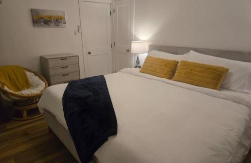 Sudbury Apartment | Cozy Upper 1-BDRM Downtown Smart & Stylish