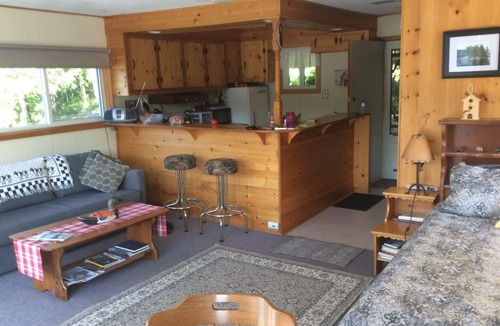 Parry Sound Cottage | Cozy Upper Boathouse For Rent