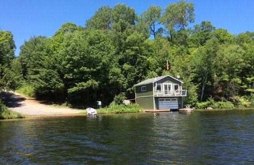 Parry Sound Cottage | Cozy Upper Boathouse For Rent