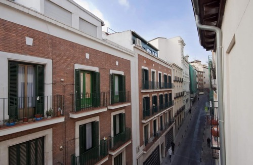 Barrio de las Letras Apartment | Cozy upscale apt museum mile AC