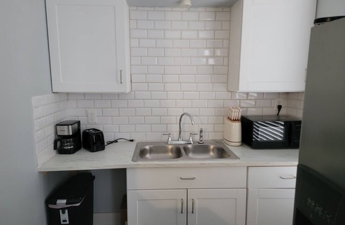 South Central Houston Apartment | Cozy Urban 1 Bedroom with Open Living Space, mins from Downtown & Med Center