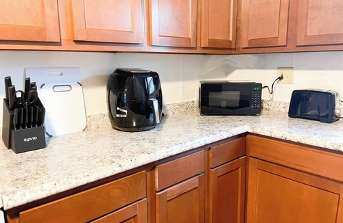 Piqua House | Cozy Urban Escape