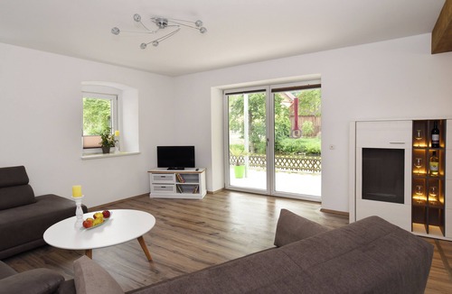 Himmelkron Apartment | Cozy vacation apartment terrace with a view of the white Main
