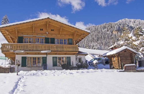 Adelboden Apartment | Cozy vacation apartment directly on the "Chuenisbergli" ski slope.