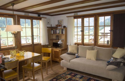 Adelboden Apartment | Cozy vacation apartment directly on the "Chuenisbergli" ski slope.