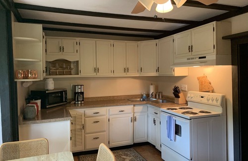 Ballwin House | Cozy vacation home just 20 minutes from Six Flags St. Louis