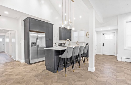 Woodridge House | Cozy Value Modern Home for 16+ guests | Fast Wifi