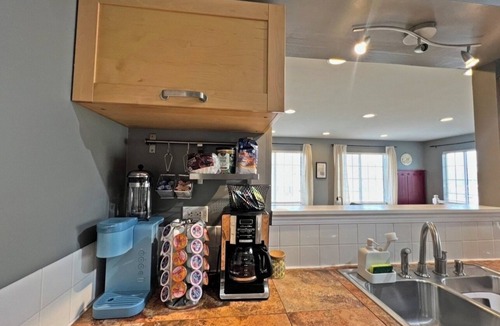 Elgin Condo | Cozy Vaulted Penthouse. Balcony + Workspace.