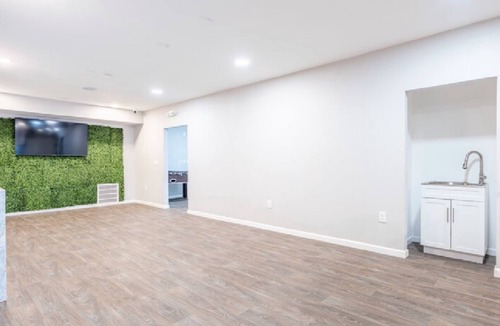 Weequahic House | Cozy Venue with WiFi, AC in charming Newark