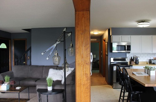 North Springfield House | Cozy Vermont Cabin · Mountain Views · Near Okemo