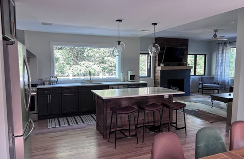 Jamaica House | Cozy Vermont Winter Retreat . Riverfront Escape