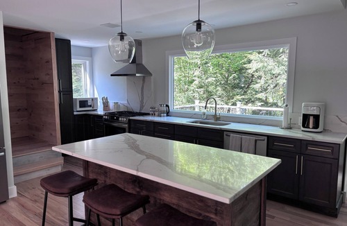 Jamaica House | Cozy Vermont Winter Retreat . Riverfront Escape