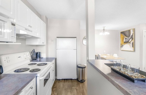 Sunnyside Condo | Cozy Vibes in Kensington - Free WiFi | Parking | Portable AC