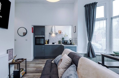 Didsbury Apartment | Cozy Victorian 1BDR - Parking & Superb Location