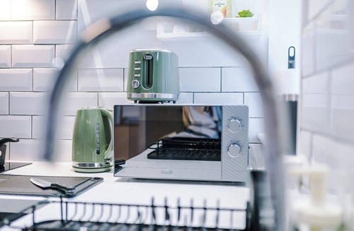 Didsbury Apartment | Cozy Victorian 1BDR - Parking & Superb Location