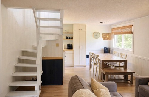 Victoria Beach Cabin | Cozy Victoria Beach Cabin – Screened Porch & Deck