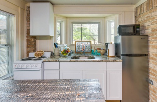 Victoria Apartment | Cozy Victoria Vacation Rental - 1 Mi to Town!