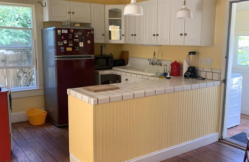 Mendocino House | Cozy Victorian Farmhouse in walking distance to the village of Mendocino!