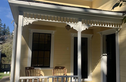 Mendocino House | Cozy Victorian Farmhouse in walking distance to the village of Mendocino!