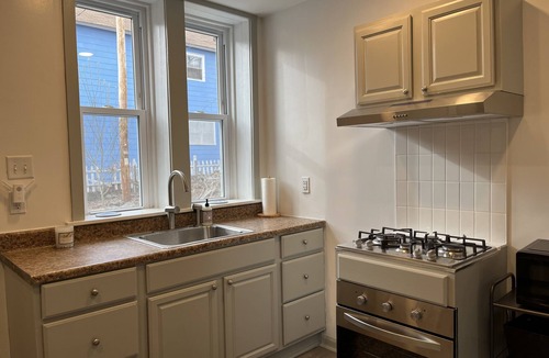 Newburgh Apartment | Cozy victorian getaway