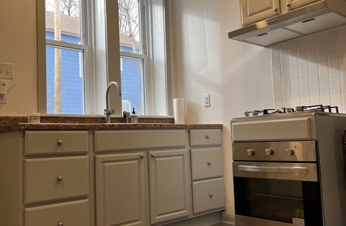 Newburgh Apartment | Cozy victorian getaway