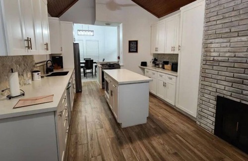 Tomball House | Cozy Victorian house. Pet friendly