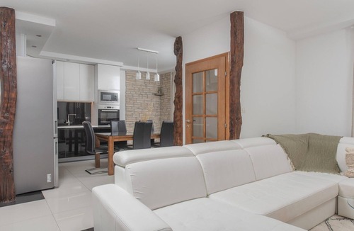 Prolozac Villa | Cozy Villa for 8 with Pool and Jacuzzi