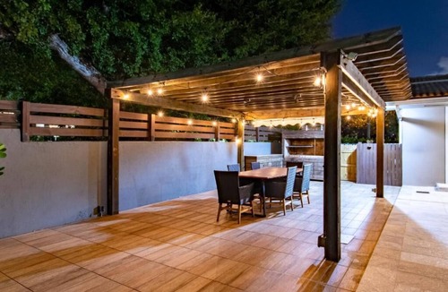 North Miami Beach Villa | Cozy Villa Grill Mini Golf Pool