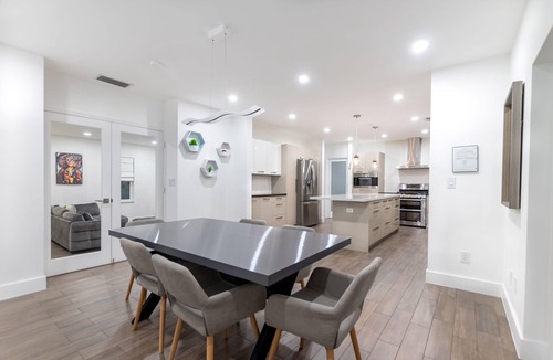 North Miami Beach House | Cozy Villa | Grill | Mini Golf | Billiards | Pool