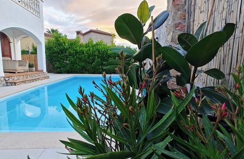 Torroella de Fluvia Villa | Cozy villa, quiet but extremely centrally located!