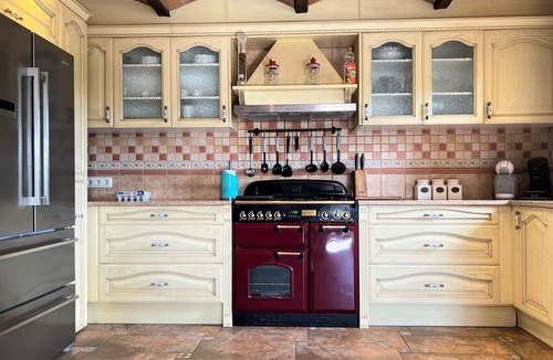 Sant Pere Pescador House | Cozy Villa with Pool, Garden, BBQ, A/C & WiFi Near Beach - Pet Friendly