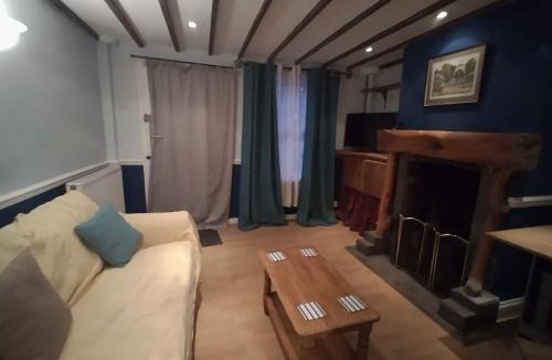 Marston Moretaine House | Cozy Village Cottage