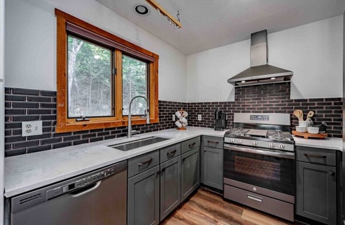 West Dover Apartment | Cozy Villager Chalet | Mountain Views | Firepit