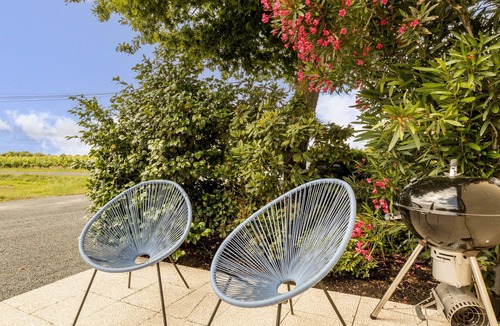 Le Landreau Cottage | Cozy Vineyard Cottage: Private Terrace, WiFi, Near Nantes