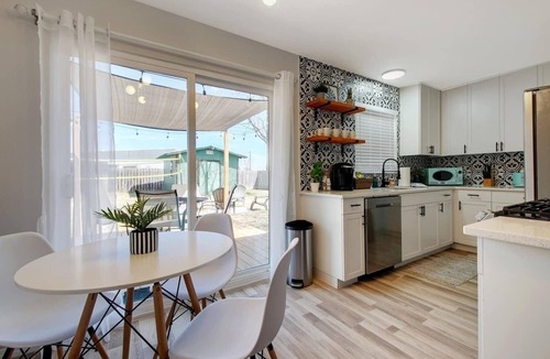 University Hills and Windsor Park House | Cozy Vintage 3BR Near Mueller|Family &Pet Friendly