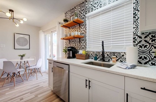University Hills and Windsor Park House | Cozy Vintage 3BR Near Mueller|Family &Pet Friendly