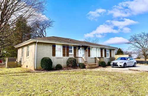 Old Hickory House | Cozy Vintage Cottage