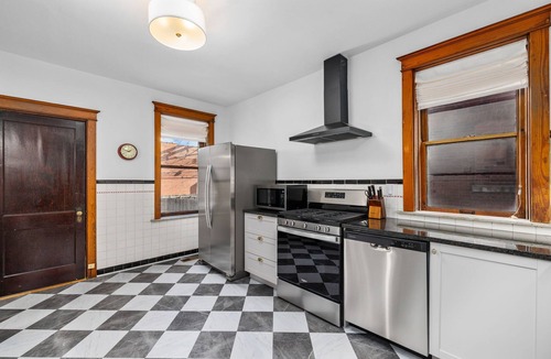 Downtown St. Louis Apartment | Cozy Vintage Home - Safe and Quiet