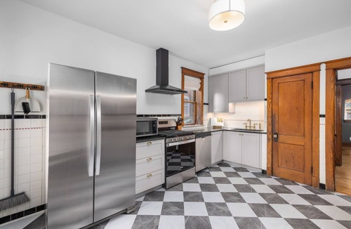 Downtown St. Louis Apartment | Cozy Vintage Home - Safe and Quiet