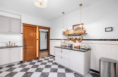 Downtown St. Louis Apartment | Cozy Vintage Home - Safe and Quiet