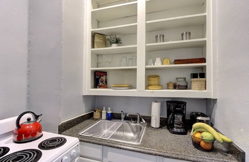 Midtown Apartment | Cozy Vintage Stay | Central Spot | near Beale St