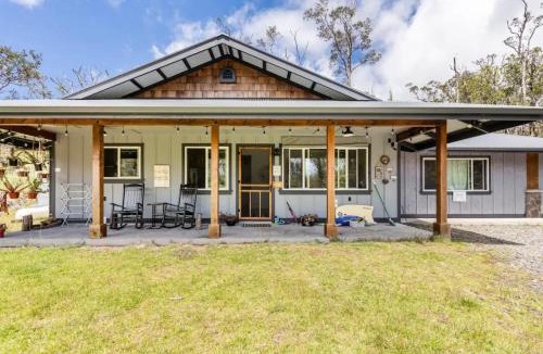 Royal Hawaiian Estates House | Cozy Volcanic Rainforest House