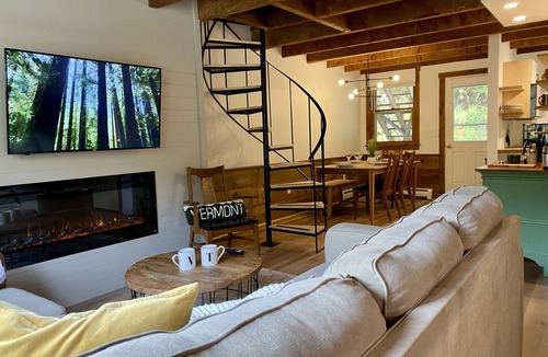 West Hartford House | Cozy VT Retreat Coffee Bar Fireplace Near Quechee Gorge Min to Woodstock